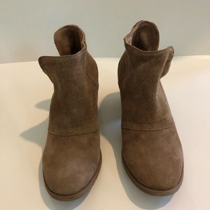 Rebels Sz 6 bootie